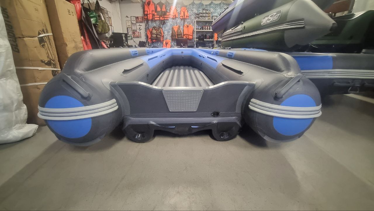 Лодка Reef Тритон 370 S-Max с интегрированным фальшбортом